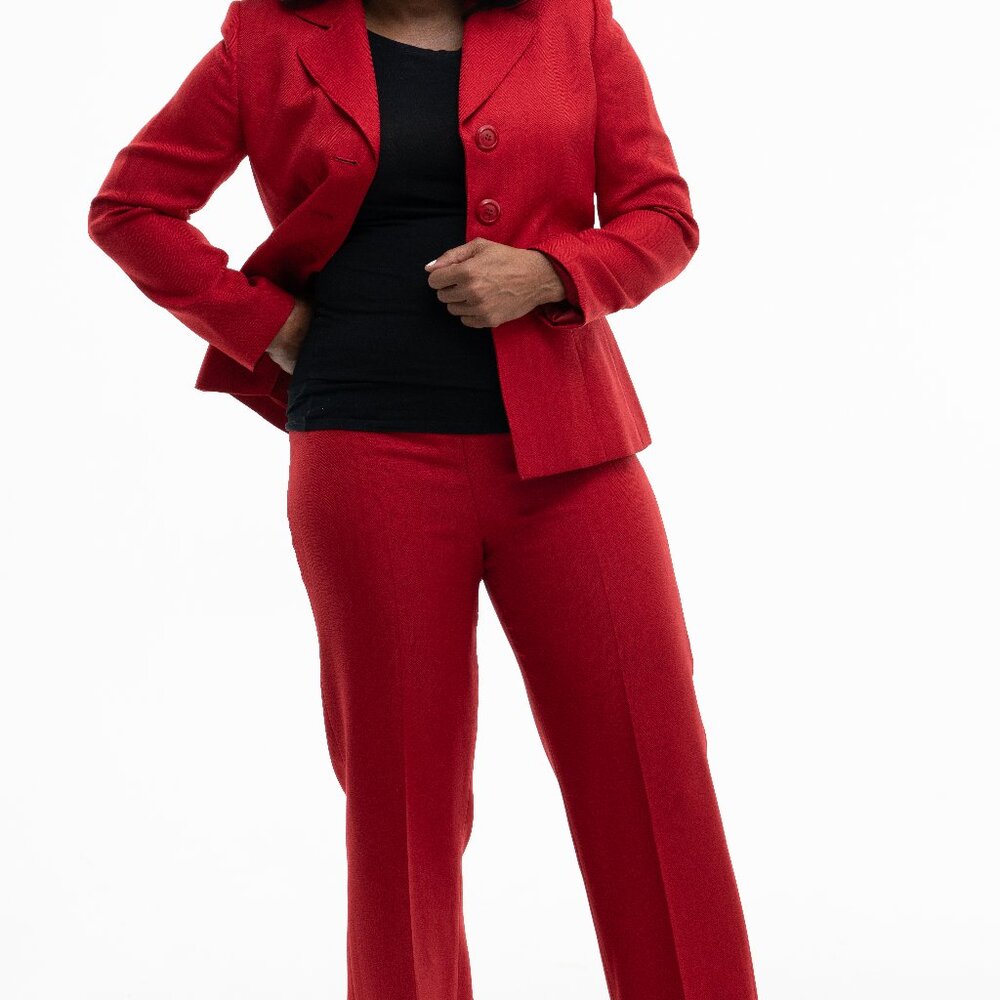 Power Moves – Le Suit Bold Cherry Red 2-Piece Pantsuit (Size 8)